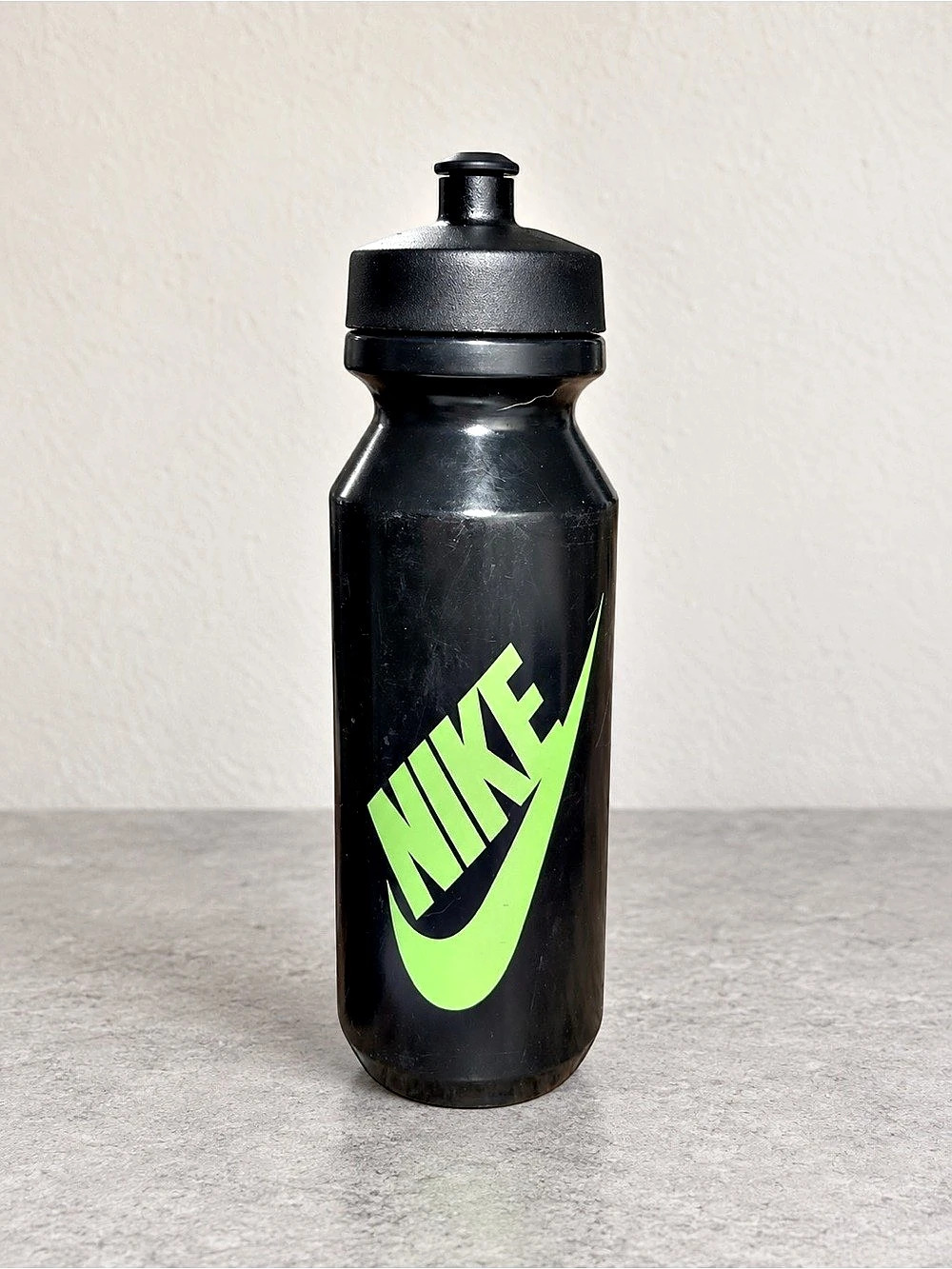 nike black & green sports water bottle